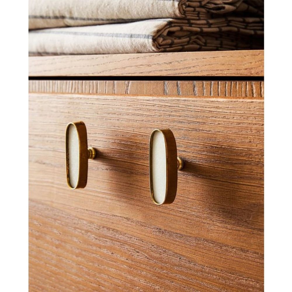 Puxador Oval Branco em Mármore e Metal Dourado A3,5XL3,5XP2,5 cm