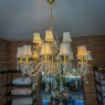 LUSTRE  DOURADO EM CRISTAL  COM 18 BRACOS E CUPULA EM TECIDO