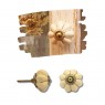 PUXADOR CERAMICA BEGE E DOURADO 3X3X3 CM