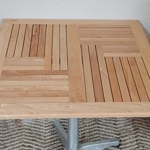 Mesa de Madeira Quadrada com Base de Alumínio 70x70x70 cm