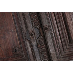 Porta em Madeira Rústica 2 Folhas com Detalhe em Metal 292x180x70