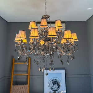 LUSTRE EM CRISTAL GRAFITE COM 18 BRACOS E CUPULA EM TECIDO